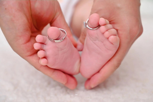 江苏宝宝脸上长黑点